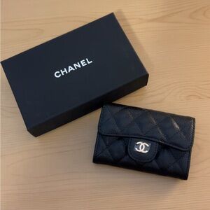 Elegant Black Quilted Card Holder